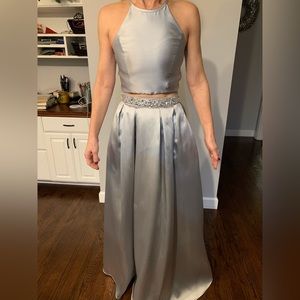 Xtraordinary silver 2 piece prom dress size 5 but fits like a size 1 or size 2